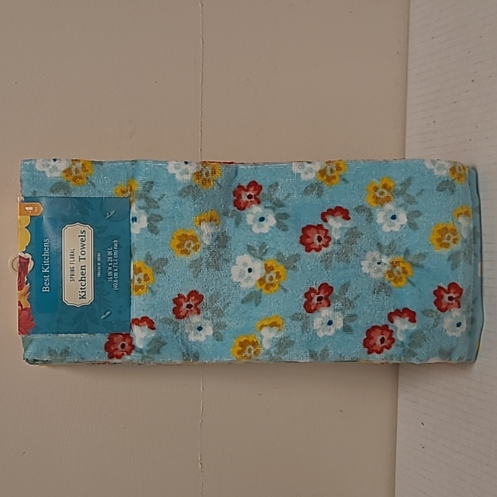NWOT Set of 4 Pioneer Woman Dish Towels